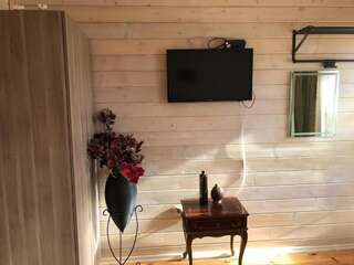 Гостевой дом Добрый Лев Сухум Двухместный номер с 2 отдельными кроватями и собственной ванной комнатой-4