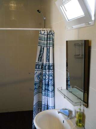 Гостевой дом Добрый Лев Сухум Двухместный номер с 1 кроватью и собственной ванной комнатой-10