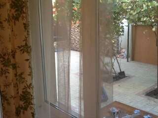 Гостевой дом Добрый Лев Сухум Двухместный номер с 2 отдельными кроватями и общей ванной комнатой-8