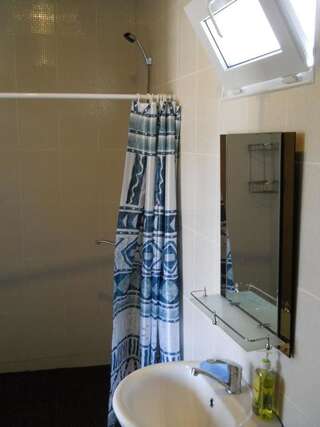 Гостевой дом Добрый Лев Сухум Двухместный номер с 1 кроватью и собственной ванной комнатой-17