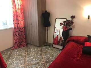 Гостевой дом Добрый Лев Сухум Четырехместный номер с общей ванной комнатой-2